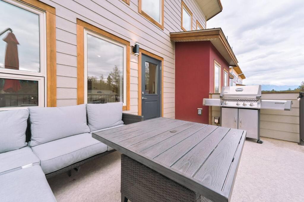 Oasis Getaway, Mins To Lake, King Bed, Dbl Garage Invermere Exterior photo